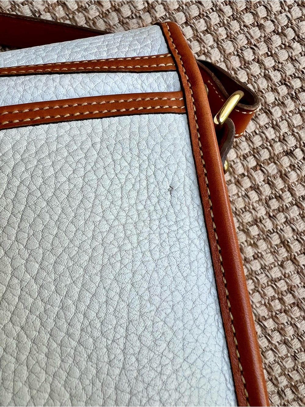 🦆Dooney & Bourke Pebbled Leather Crossbody Bag Cream & Brown Saddle Bag - Picture 4 of 12